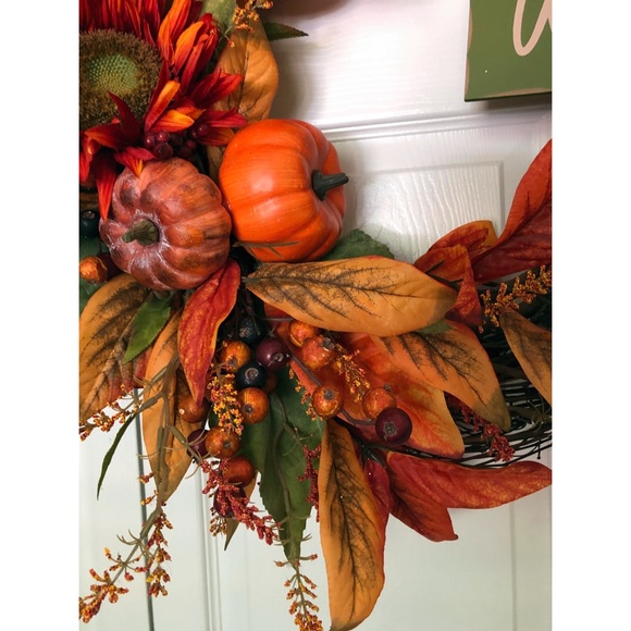 Welcome Autumn/Fall 18 Inch Grapevine Wreath wPumpkins,Sunflower & Foliage - Picture 3 of 3